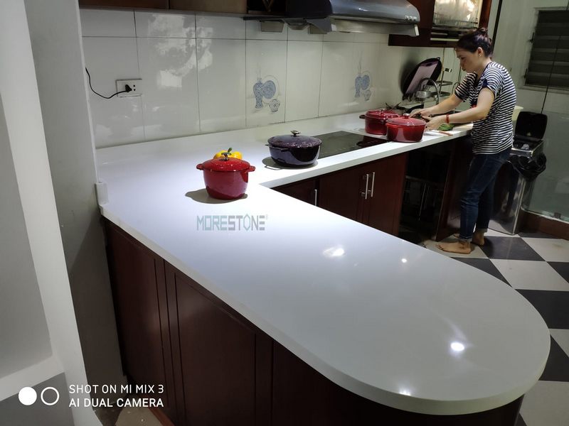 Thiết kế không gian phòng bếp với đầy đủ những tiện nghi luôn là mơ ước của rất nhiều các hộ gia đình. Sư tinh tế, sang trọng và ấn tượng luôn là điểm cuốn hút sự quan tâm đến từ mọi phía.