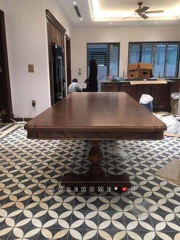 Hình ảnh bàn ăn gỗ óc chó nguyên tấm - hình ảnh thực tế tại biệt thự hà nội